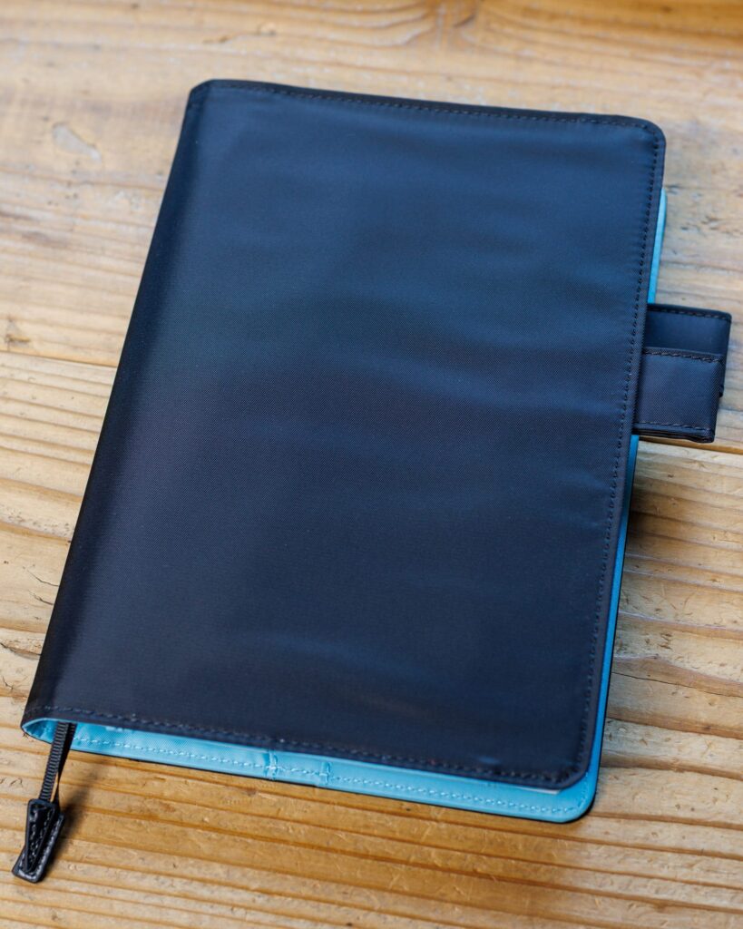 ブラック×クリアブルー カズンサイズ（A5）