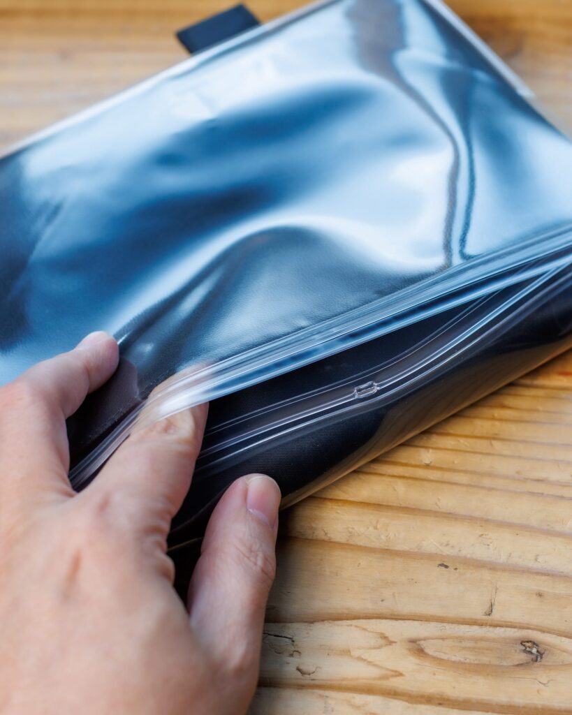 ほぼ日手帳2026 カズン カバーオンカバーをつけててもカバーのポケットにアクセス可能